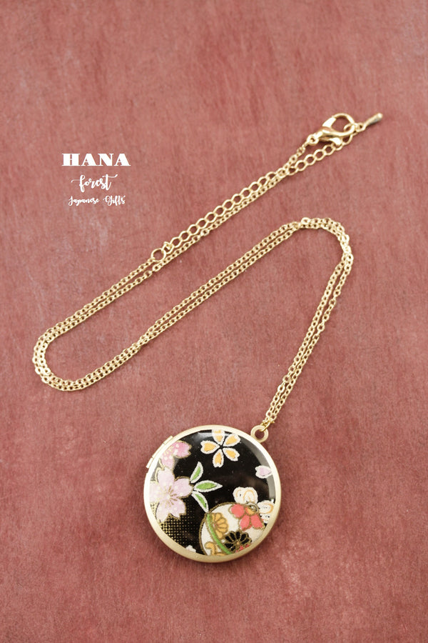 Japanese chiyogami locket necklace B163