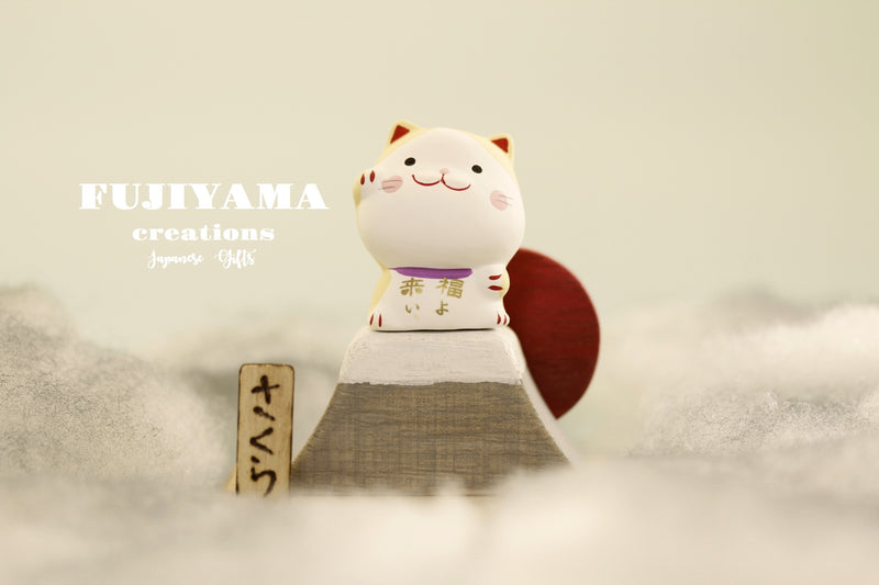 Handmade Japanese Kawaii Cat,neko with handmade Fuji Mount stand