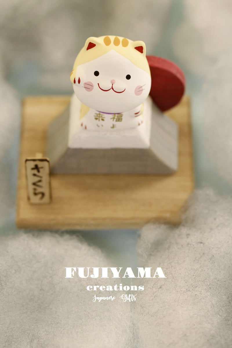 Handmade Japanese Kawaii Cat,neko with handmade Fuji Mount stand