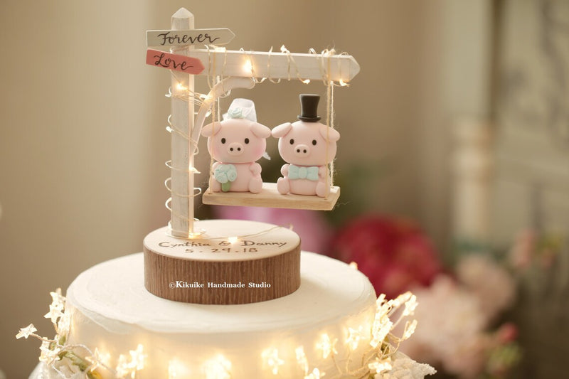 pig and piggy wedding cake topper