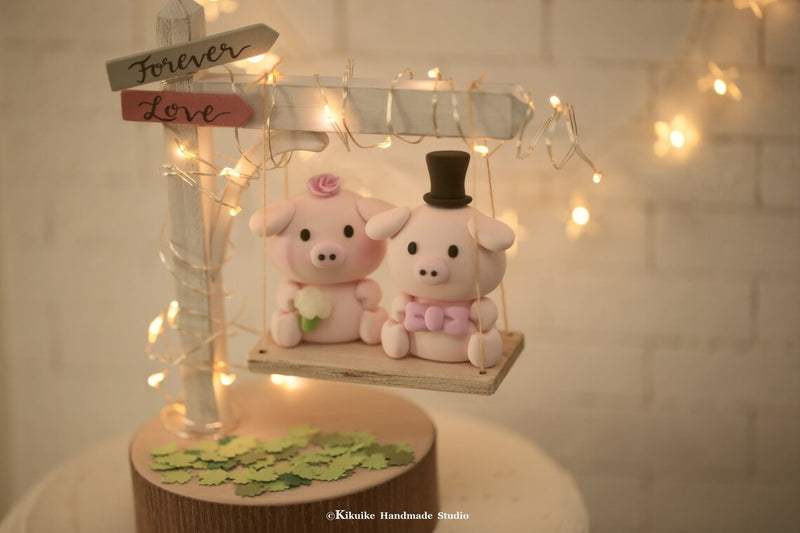 pig and piggy wedding cake topper