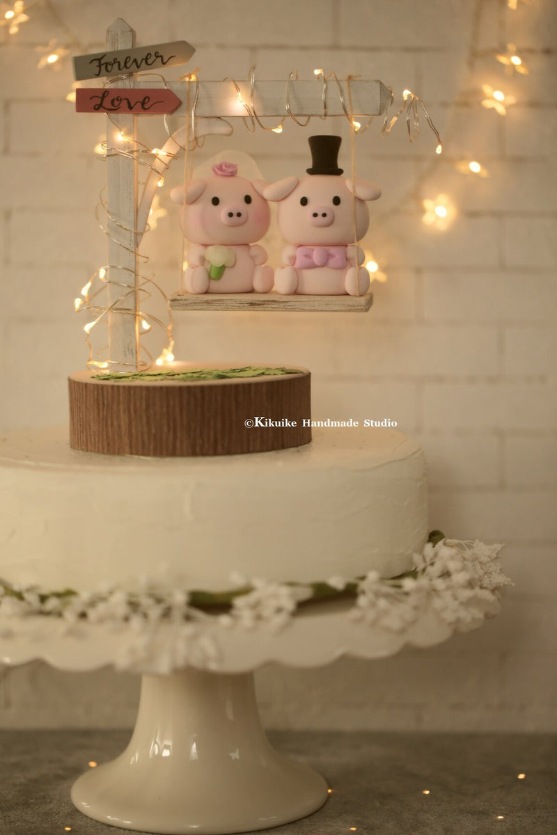 pig and piggy wedding cake topper