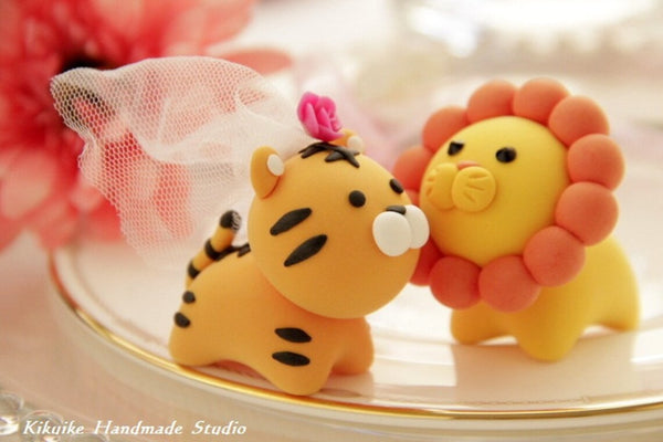 tiger and lion wedding cake topper